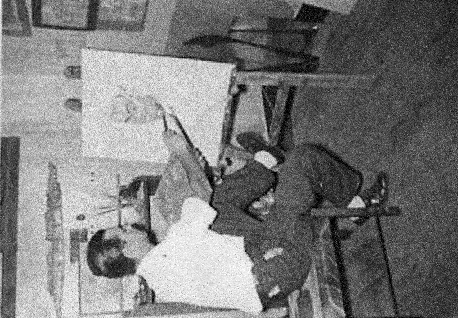 En un estudio en Brasil, pintando un retrato. Brasil / São Paulo (1951–1968).