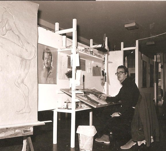 En su primer estudio de Marbella.