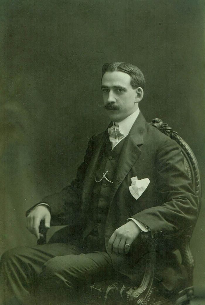 El padre de Vicente de Espona, retrato de estudio, principios del siglo XX.
