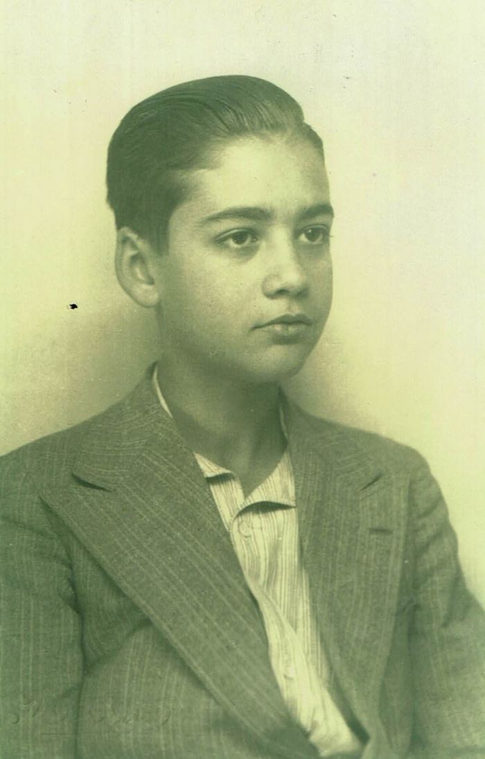En su adolescencia, retrato de estudio en Barcelona, años 30.