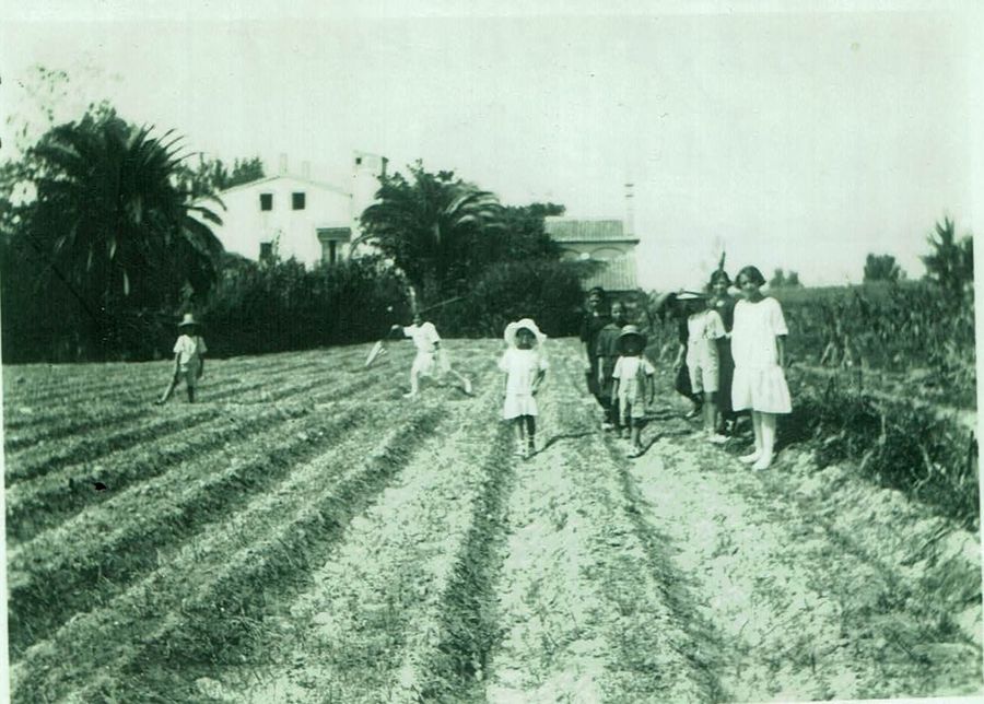 Infancia de Vicente en la alquería de los Carrera, Alboraya (Valencia), hacia 1920.